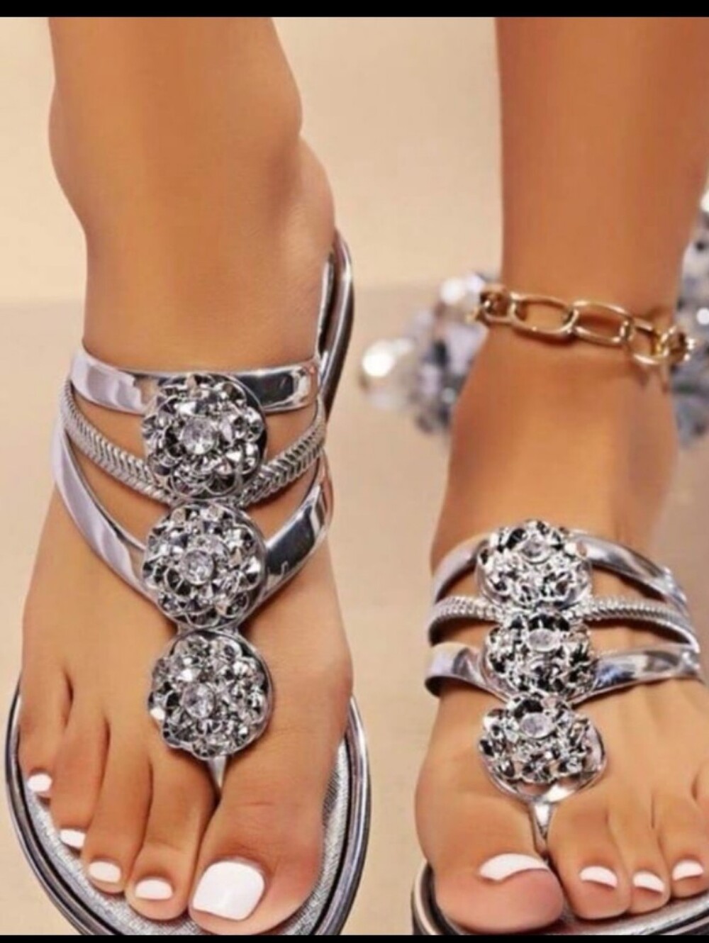 Source Unknown Silver Jeweled T-Strap Sandals